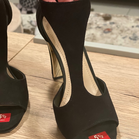 DKNY 3 1/2" black and gold heels - Picture 3 of 6